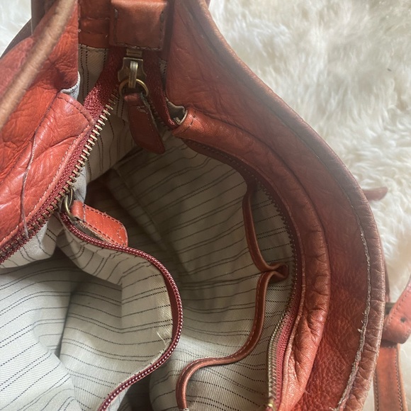 Frye Crossbody - BUTTERY LEATHER - OFFERS WELCOME! - Picture 7 of 12